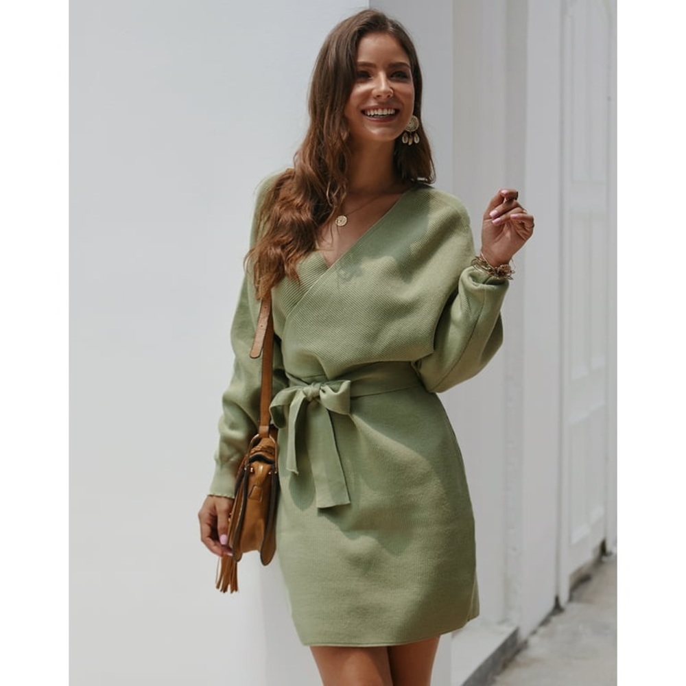 NWT Beautiful pale green sweater dress Large by Yidarton (belt not included)